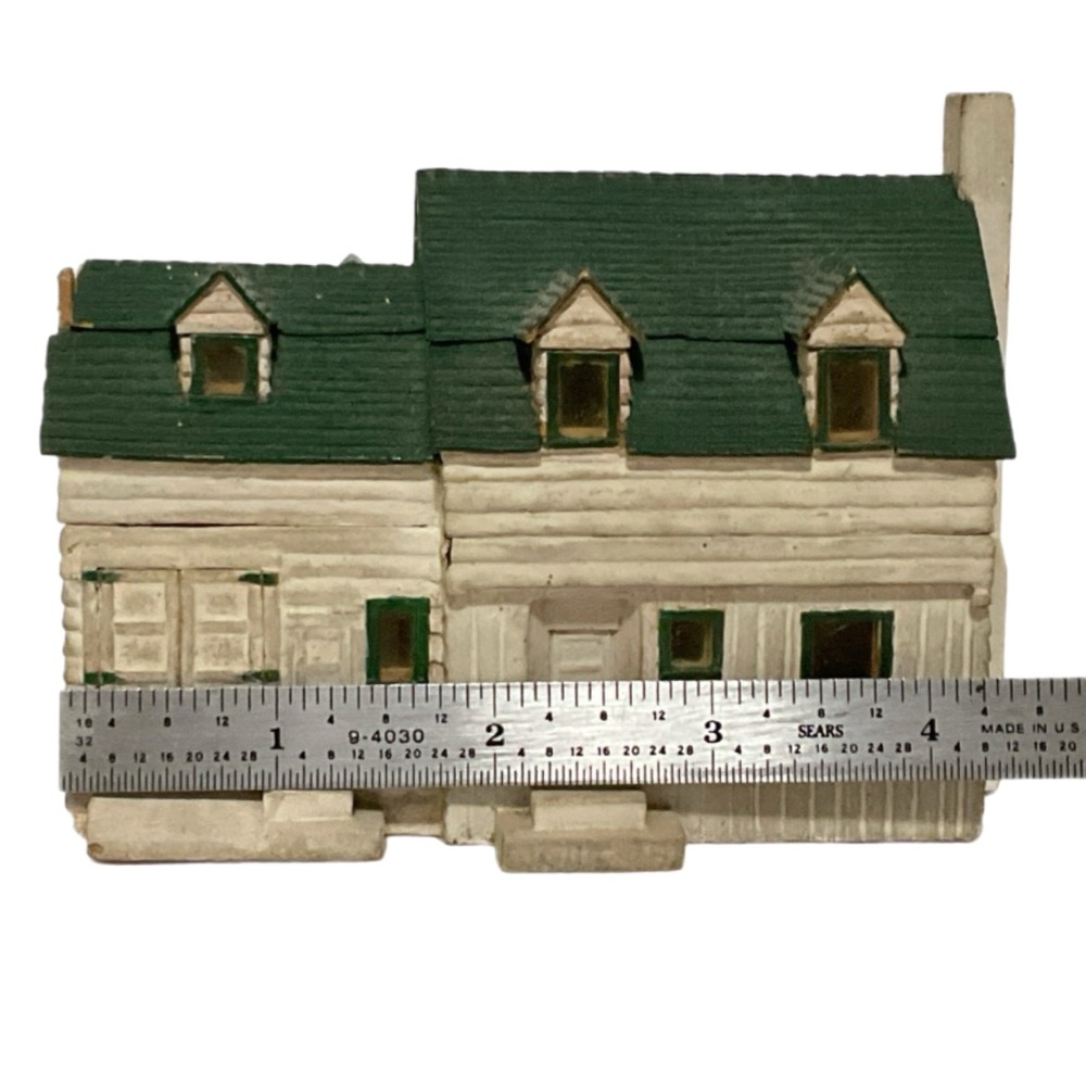 Miniature House - Painted Wood Clapboard 2 Story - Amazing Detail - Picture 12 of 12